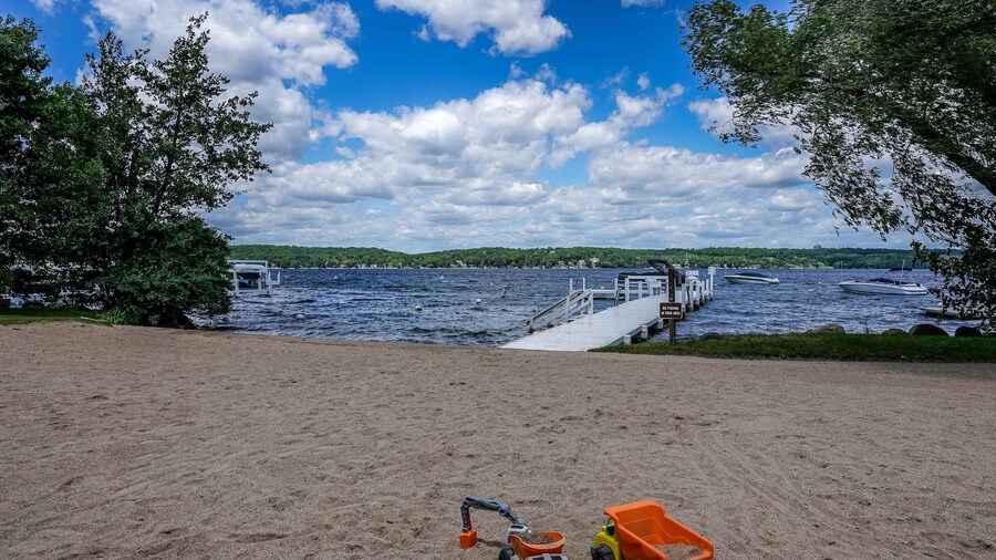 Windmill Cottage at Abbey Springs Near Lake & Shops!