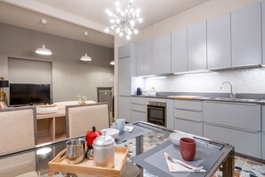 Oven, stovetop, dishwasher, coffee/tea maker