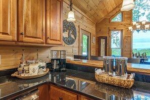 Kabin, Beberapa Tempat Tidur, hot tub, pemandangan gunung | Dapur pribadi | Lemari es, microwave, oven, dan kompor