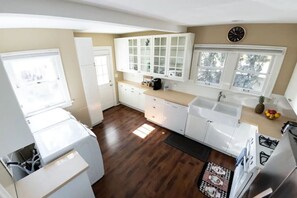 2 bedrooms - Updated 2BR House in Glendale With Private Fenced Yard Parking p2 (Glendale)