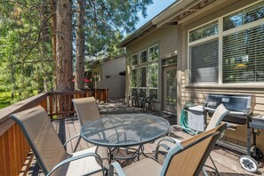 BBQ/picnic area - Widgi Creek Retreat (Bend)