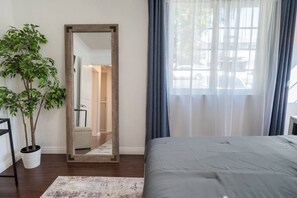 House | 2 bedrooms - Tranquil 2BR Home in Beautiful Neighborhood P24 (Burbank)