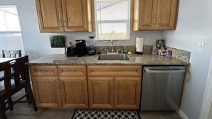 House | 1 bedroom - Updated 1-bedroom House IN Glendale With Private Patio Parking p5 (Glendale)