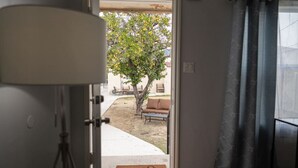 House | 1 bedroom - Updated 1-bedroom House IN Glendale With Private Patio Parking p5 (Glendale)