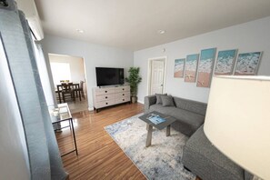 House - Updated 1-bedroom House IN Glendale With Private Patio Parking p5 (Glendale)