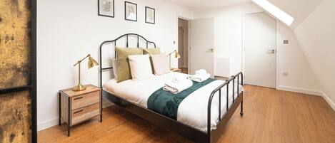 2 dormitorios, tabla de planchar con plancha, wifi y ropa de cama