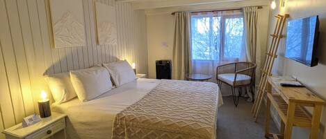 Superior Room | 1 bedroom, desk, laptop workspace, WiFi (free)