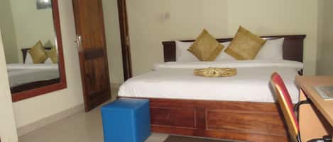 Executive Suite | 1 bedroom, desk, laptop workspace, free WiFi