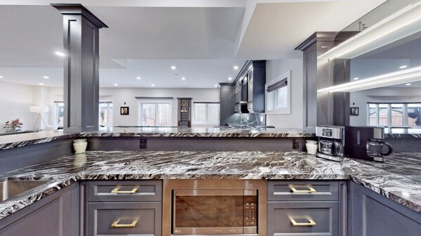 House | 2 bedrooms - Family Modern Walkout Basement w Sauna Ski Resort 30min (Innisfil)