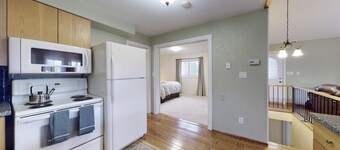 Waterfront Cottage w Heating Kitchen