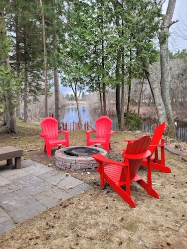 Whispering Pines Riverside Getaway