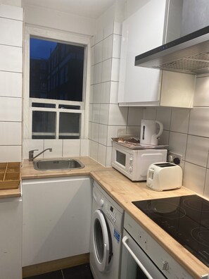 Fridge, microwave, oven, stovetop - In the heart of London (London)