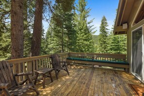Terrace/patio - Luxury Tahoe Chalet Minutes to Dining (Tahoe Vista)