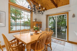 House | 2 bedrooms - Bear Essentials Lakefront Hideaway (Huntsville)