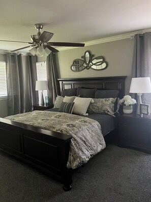 3 室のベッドルーム、アイロン / アイロン台、WiFi (無料)、ベッドシーツ