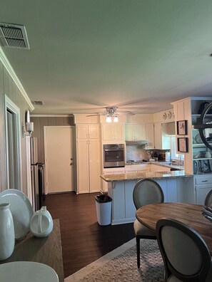 Enjoy meals in this well-equipped kitchen with an oven, microwave, and sink.