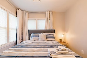2 bedrooms, iron/ironing board, WiFi, bed sheets