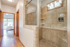 Shower, hair dryer, towels, soap - Granbury Lakeside Home with Pool, Game Room, Fire Table (Granbury)