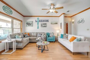 智能電視、足球機、書籍