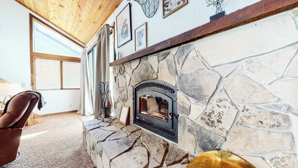 Apartment, Mehrere Betten, Kamin, Bergblick (Mammoth Hygge) | Innenbereich