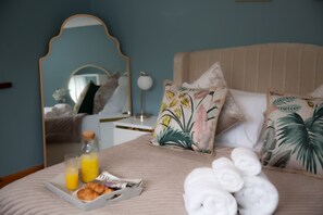 บ้านพัก | 5 ห้องนอน, โต๊ะทำงาน