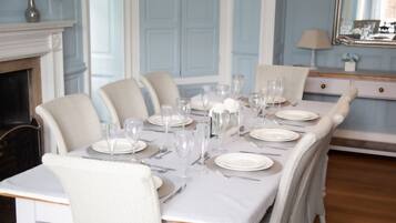 Rumah | 8 kamar tidur dan meja kerja