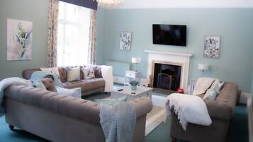 Rumah | 8 kamar tidur dan meja kerja