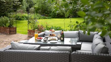 Nhà | 8 phòng ngủ, bàn