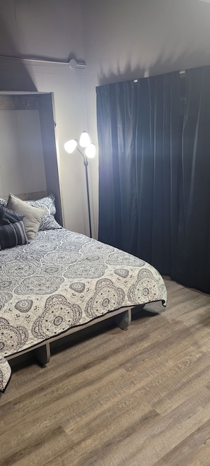 1 habitación, escritorio, tabla de planchar con plancha y wifi gratis