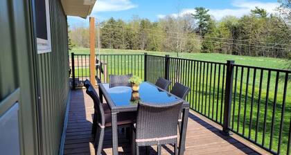 Family Friendly Cottage Walking Distance to Lions Head Beach