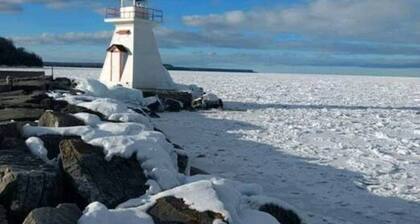 Family Friendly Cottage Walking Distance to Lions Head Beach