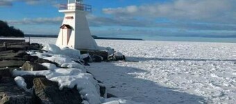 Family Friendly Cottage Walking Distance to Lions Head Beach