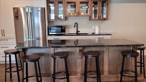House | 4 bedrooms - Chemong Lake Cottage w Private Boat Launch (Selwyn)