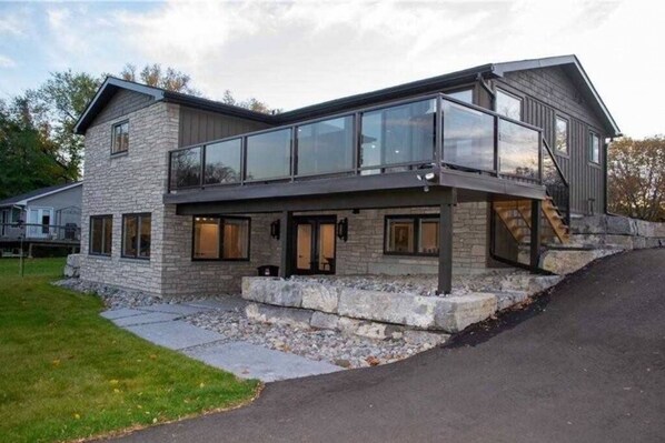 Apartment | 4 bedrooms - Chemong Lake Cottage w Private Boat Launch (Selwyn)