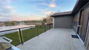 House | 4 bedrooms - Chemong Lake Cottage w Private Boat Launch (Selwyn)