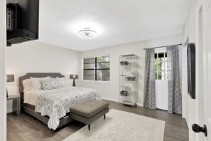 2 عدّة غرف نوم ومكواة/لوح كي وسرير سفر وواي فاي