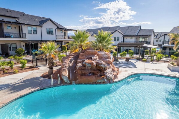 Outdoor pool - Adventure Awaits in Ocotillo (Santa Clara)