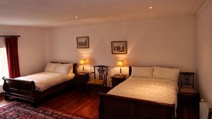 House - 4 bed Historically Significant House Sleeping 8 (Ennis)