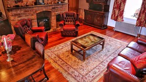 House - 4 bed Historically Significant House Sleeping 8 (Ennis)