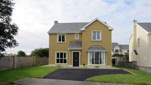House - 3 Bedroom Detached With Private Parking (Doonbeg)