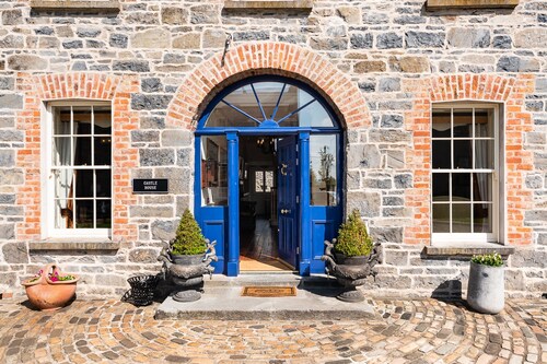 8 Bedroomed House Steeped in History