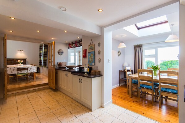House | 5 bedrooms - Family Beach House Located Within a Short Stroll of Waterville (Waterville)