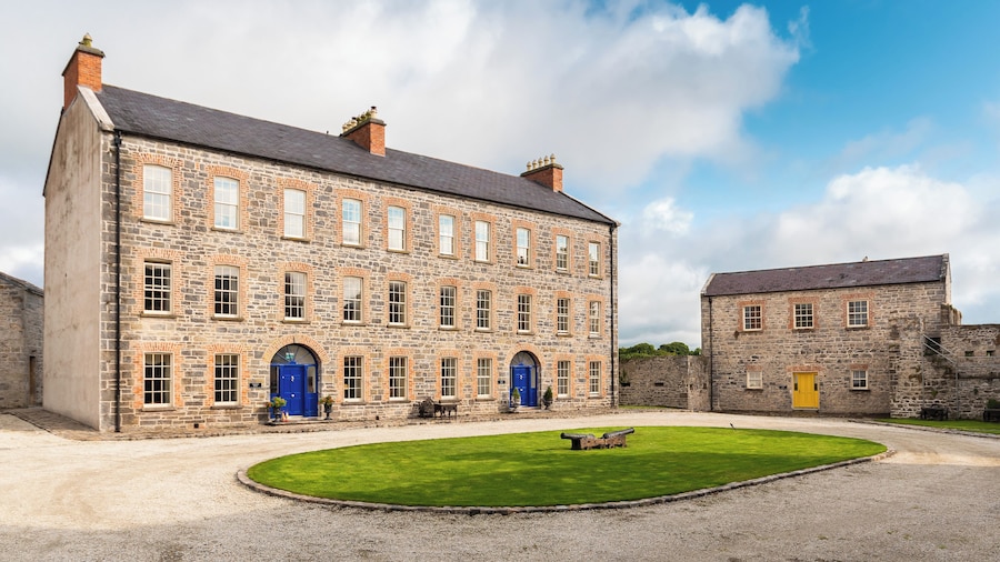 Beautifully Restored Soldier s Barracks to Sleep 10 People