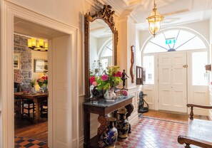 House | 8 bedrooms - Beautifully Restored Soldier s Barracks to Sleep 10 People (Ennis)