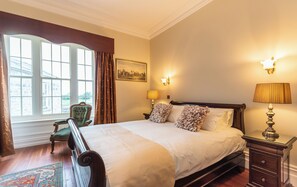 House | 8 bedrooms - Beautifully Restored Soldier s Barracks to Sleep 10 People (Ennis)