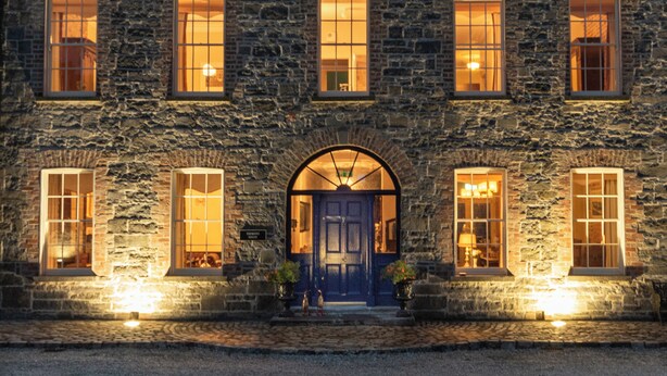 A stone building with multiple windows and a central entrance. - Beautifully Restored Soldier s Barracks to Sleep 10 People (Ennis)