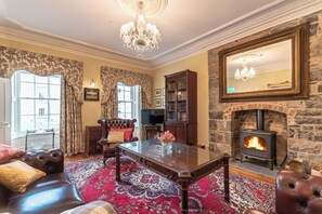 House | 8 bedrooms - Beautifully Restored Soldier s Barracks to Sleep 10 People (Ennis)