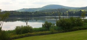 A serene lake surrounded by lush greenery and hills. - 3 Bedroomed House With View of Kenmare Bay Estuary (Kenmare)