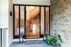 House - A Split-level Spacious Home With sea Mountain Views (Greenane)