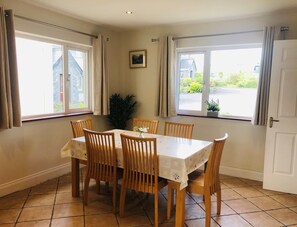 House | 3 bedrooms - Modern Bright Detached Home Just a Short Stroll From Town (Kenmare)